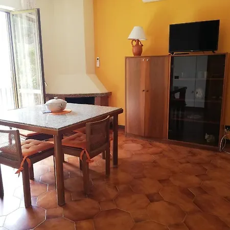 Casa Adelegigi Apartment *